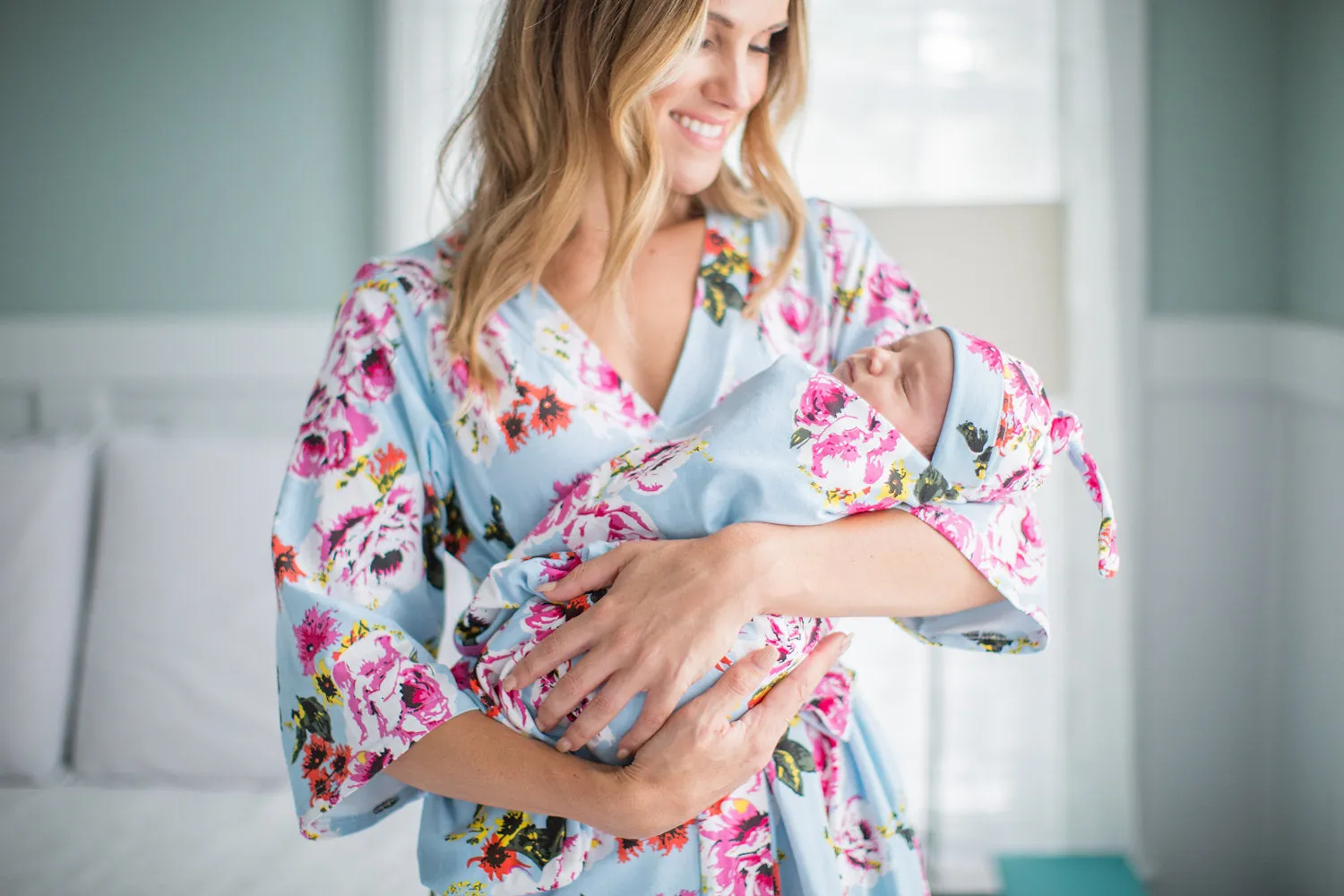 Isla Swaddle Blanket & Newborn Hat Set