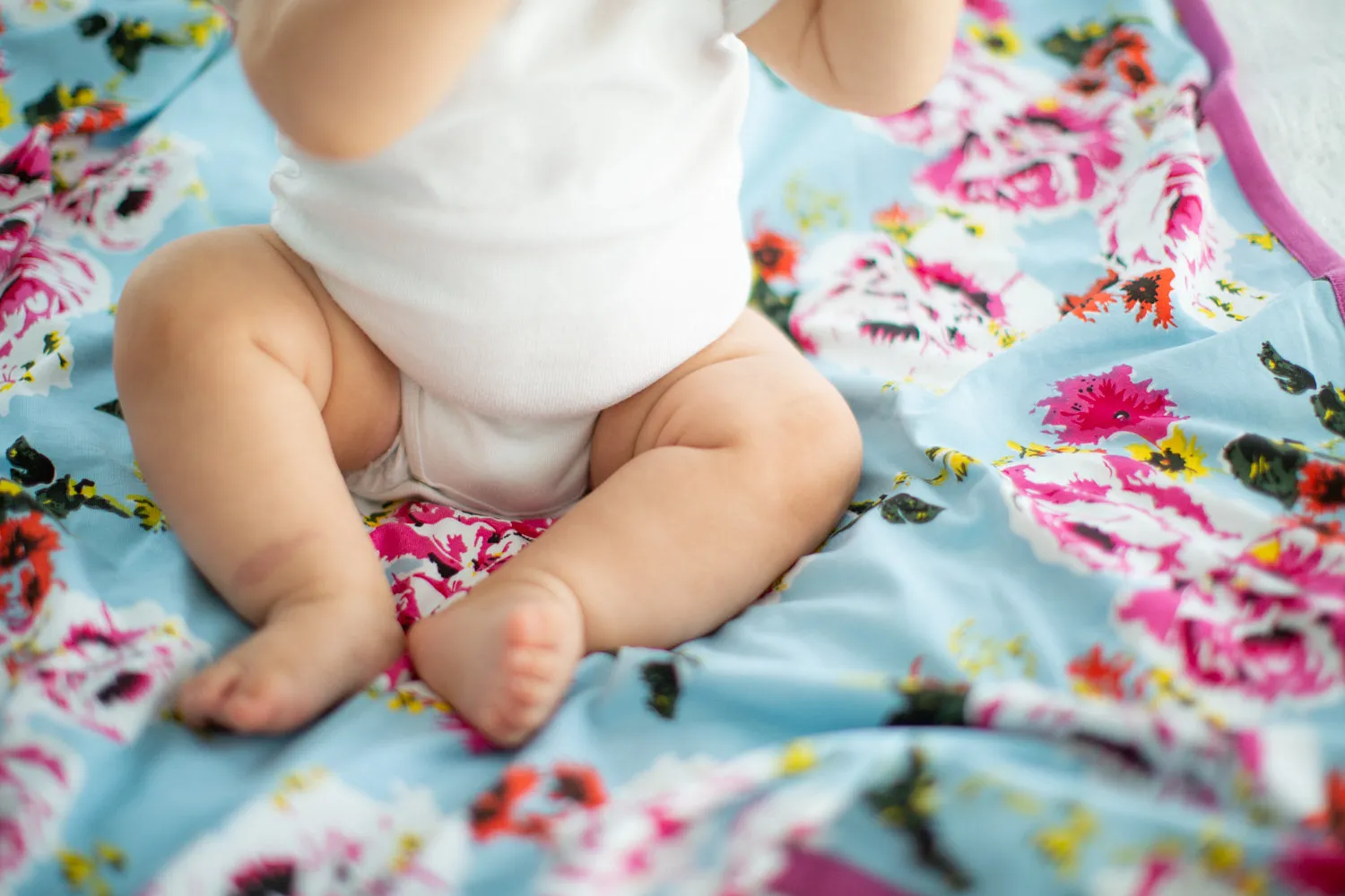 Isla Swaddle Blanket & Newborn Hat Set