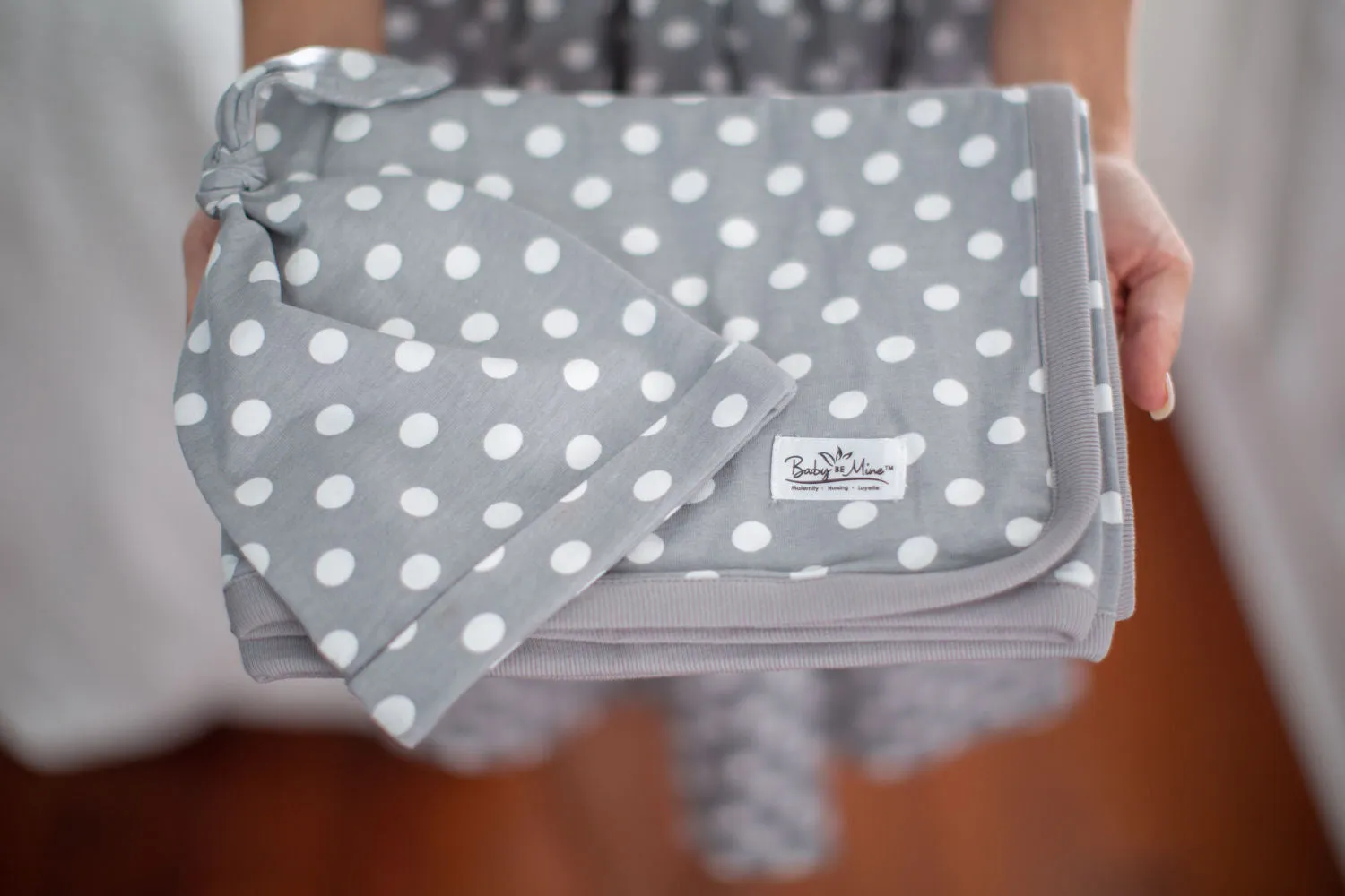 Lisa Swaddle Blanket & Newborn Hat Set