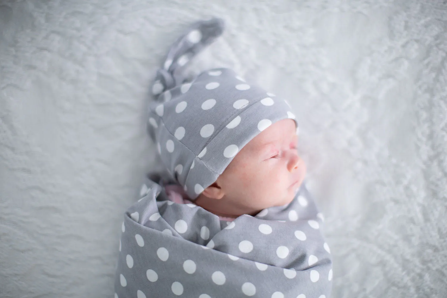 Lisa Swaddle Blanket & Newborn Hat Set