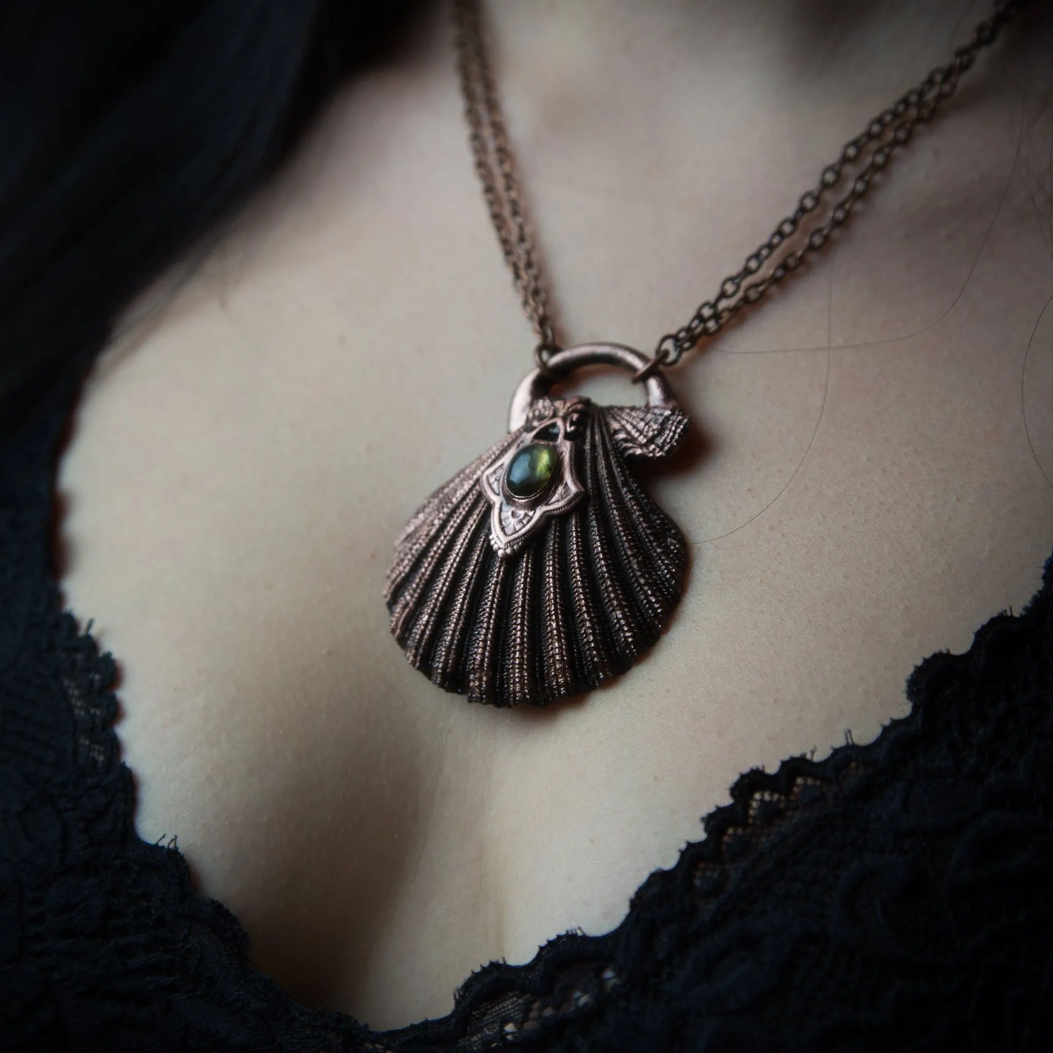 Scallop Shell with Labradorite Stone
